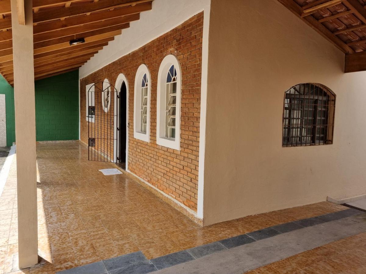 Confortavel Casa Com Piscina E Churrasqueira A 100M Da Praia Caraguatatuba Eksteriør billede